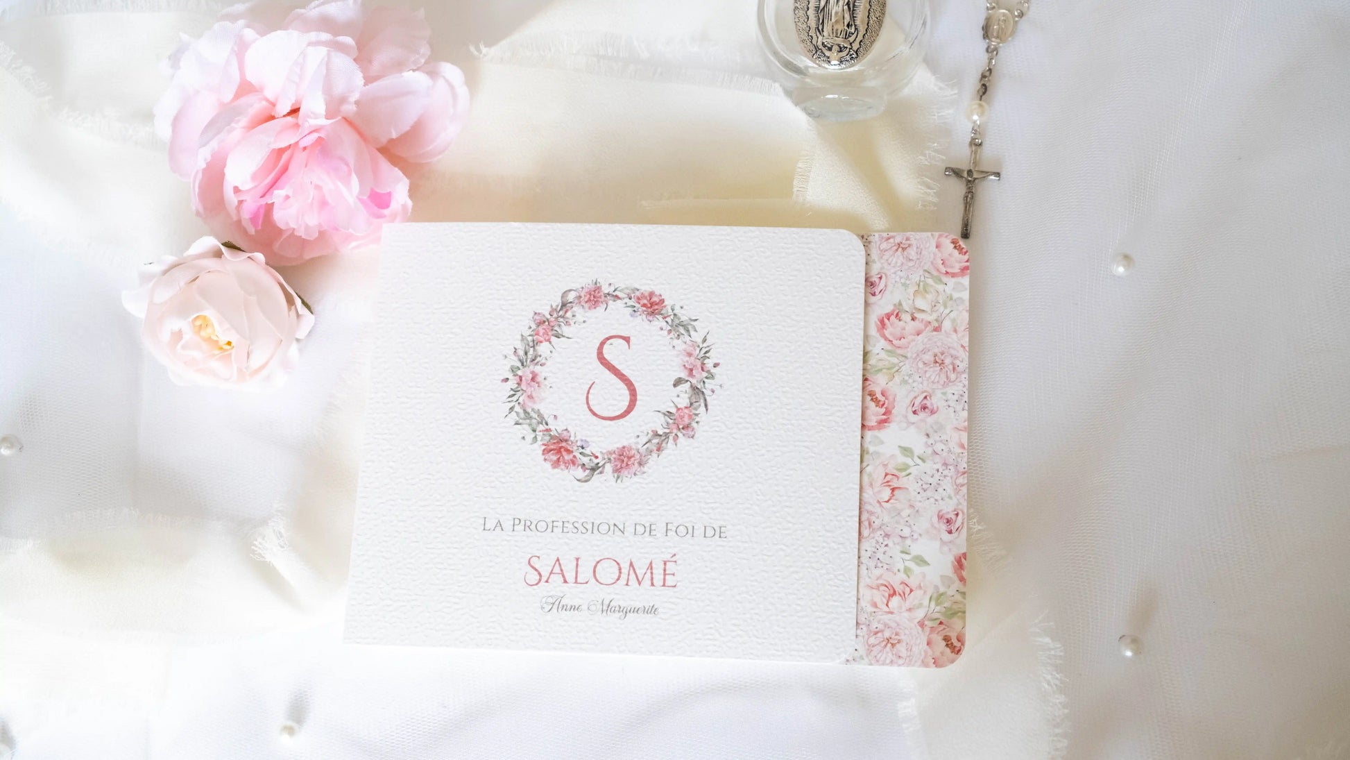 faire part de baptême ou communion fleuri rose avec initiale