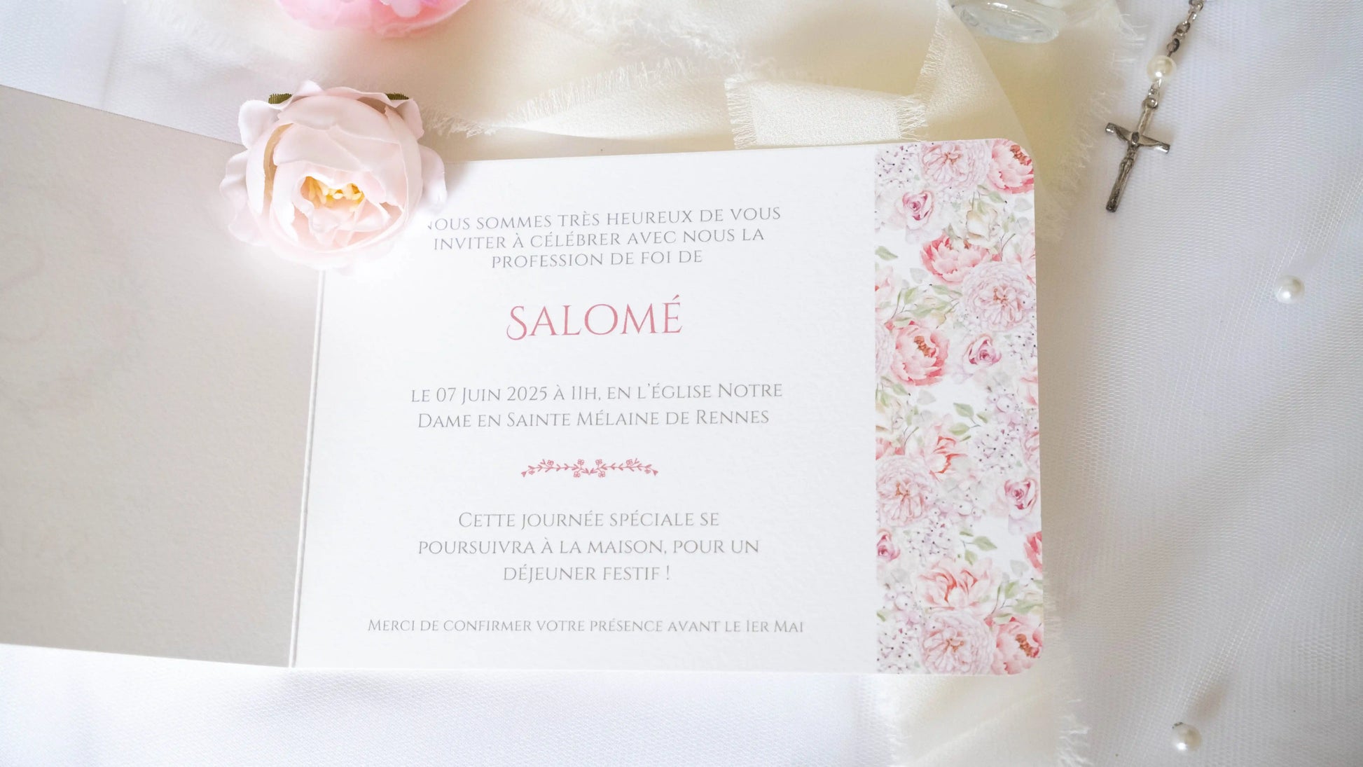 faire part de baptême ou communion fleuri rose avec initiale