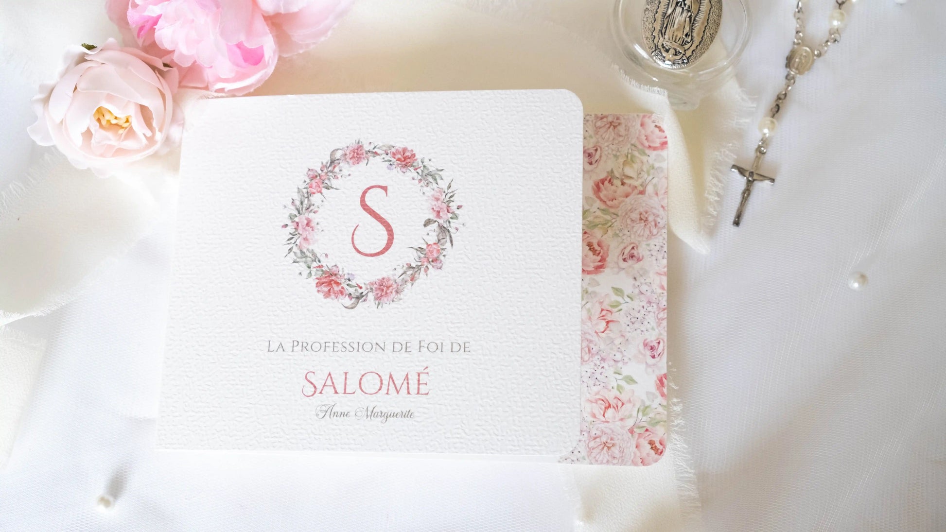 faire part de baptême ou communion fleuri rose avec initiale