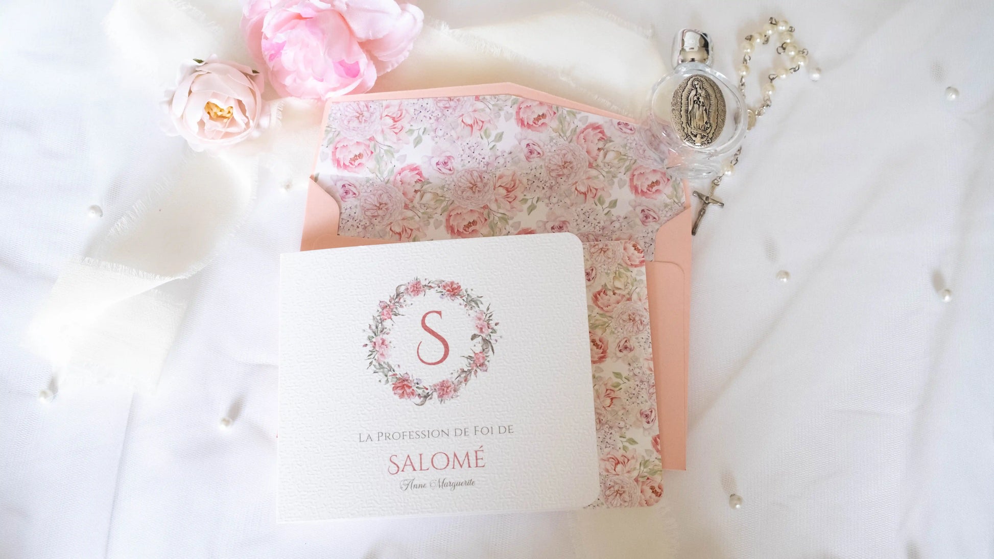 faire part de baptême ou communion fleuri rose avec initiale