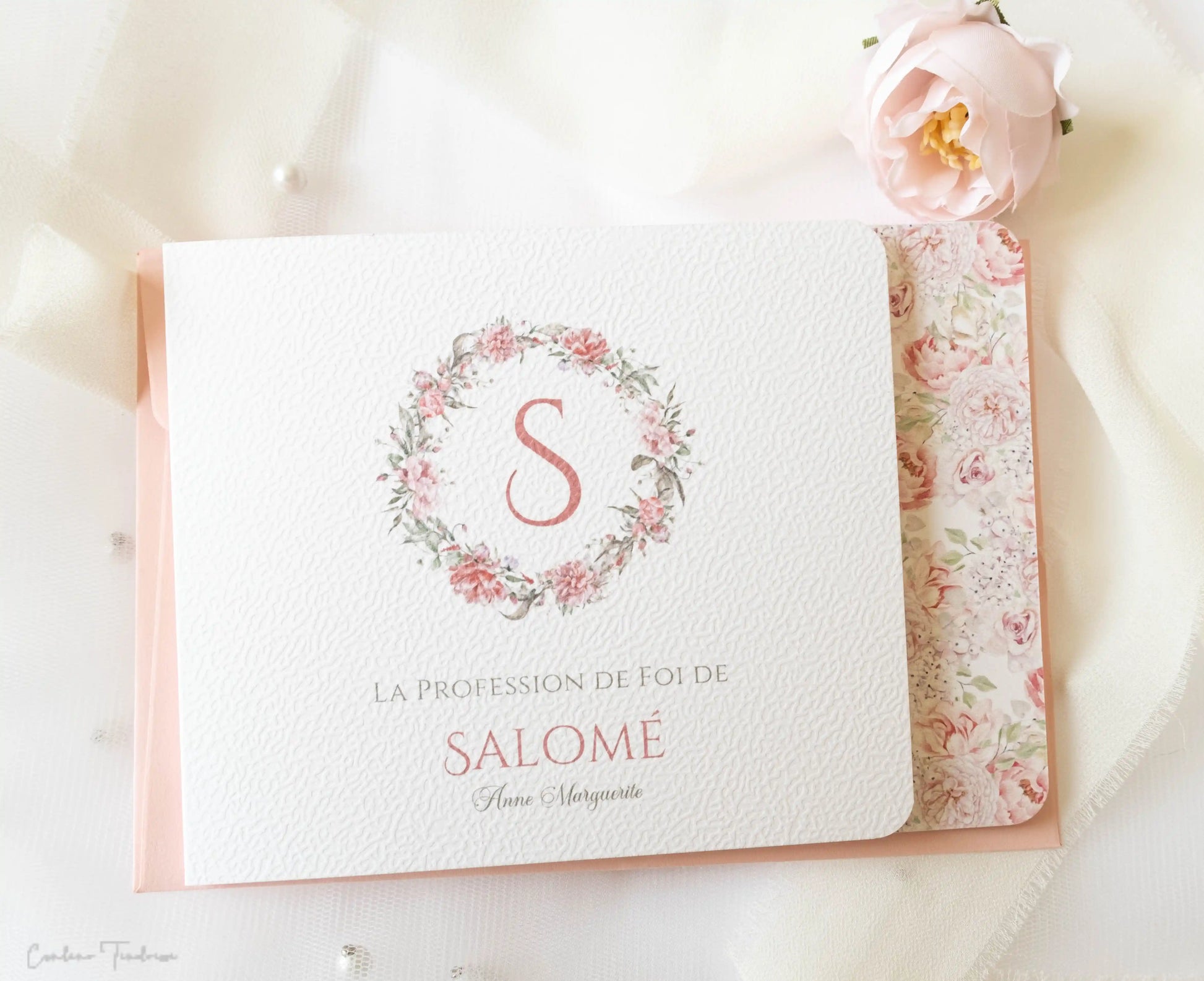 faire part de baptême ou communion fleuri rose avec initiale