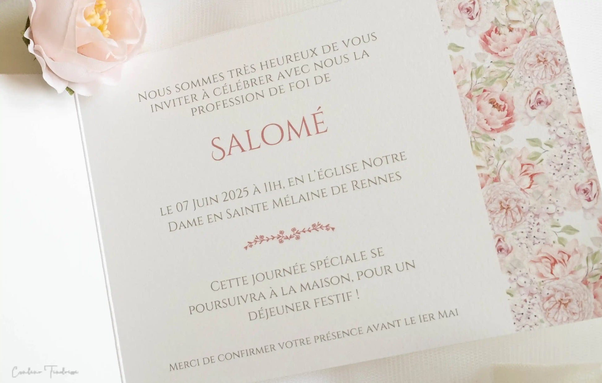 faire part de baptême ou communion fleuri rose avec initiale
