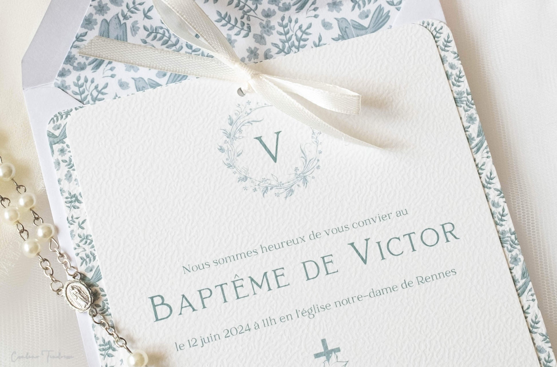 Faire-Part Carré et enveloppe coordonnée faits main pour baptême ou communion, imprimé rameaux et oiseaux