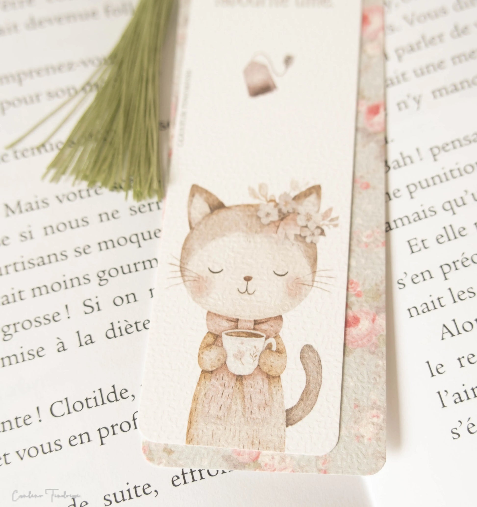 Marque Page avec un petit chat, et un pompon