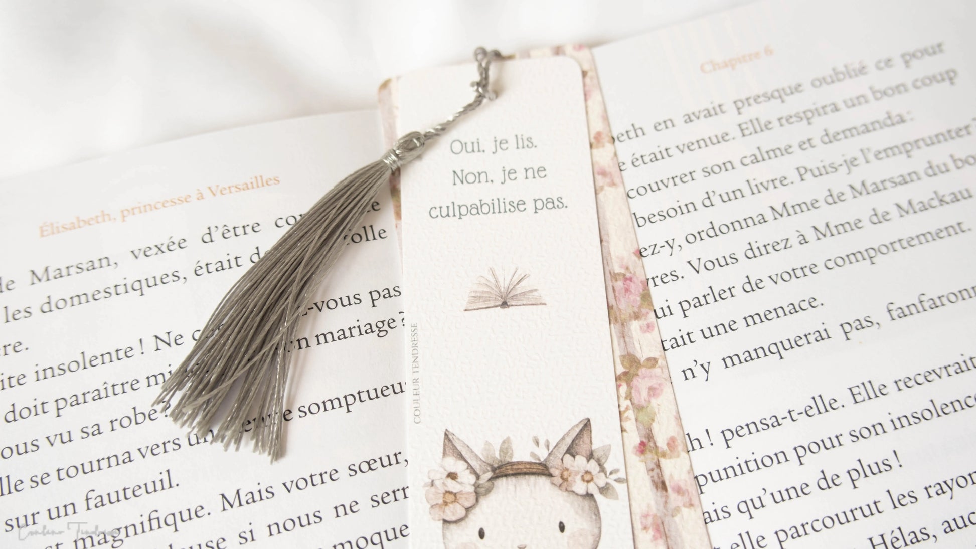 Marque Page avec un petit chat, et un pompon