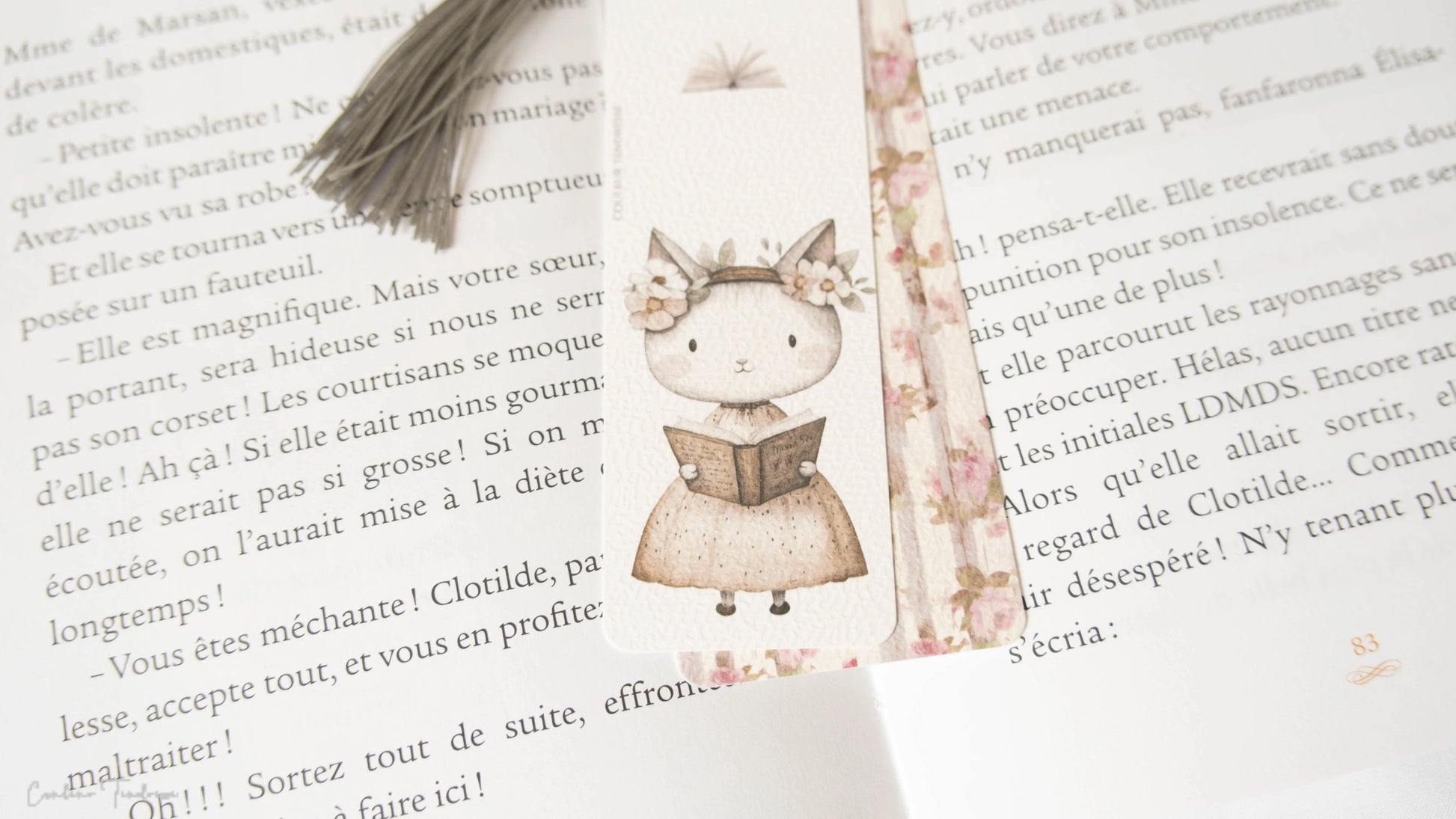Marque Page avec un petit chat, et un pompon