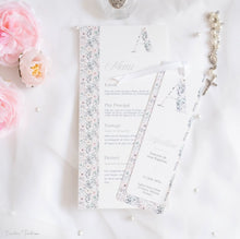 Menu de baptême personnalisé – Collection Apolline – Motif fleuri & initiale de l’enfant