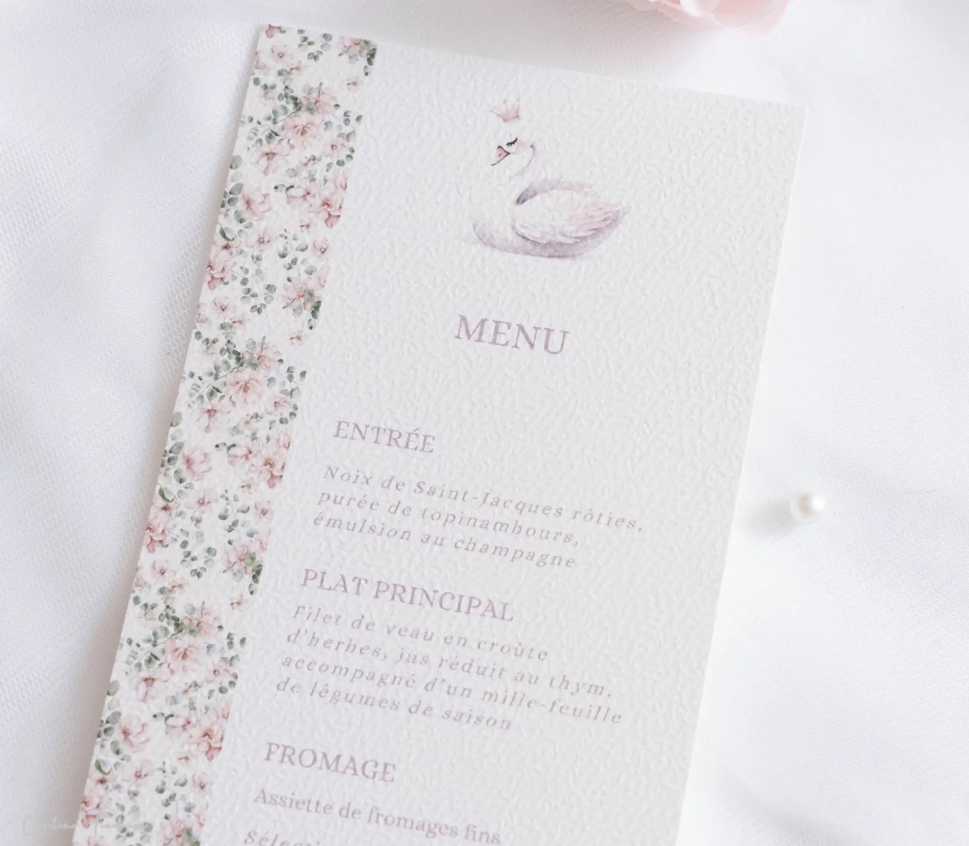 Menu de baptême personnalisé – Collection Clémence - Imprimé fleuri avec un Cygne