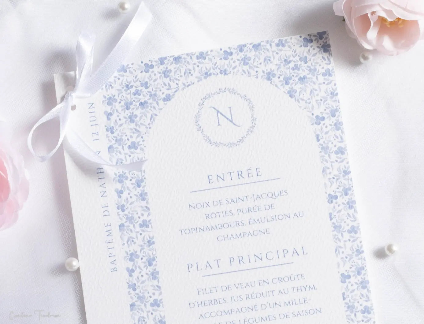 Menu de Cérémonie à fleurs bleues et ruban de satin