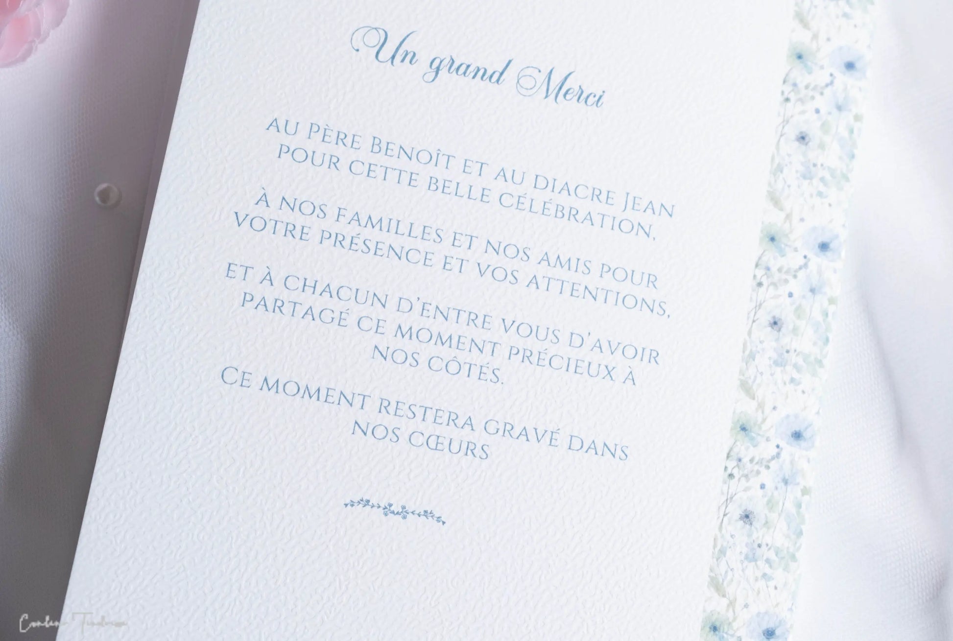 Couverture de Livret de Messe fleuri avec initiale de l'enfant, pour baptême ou communion