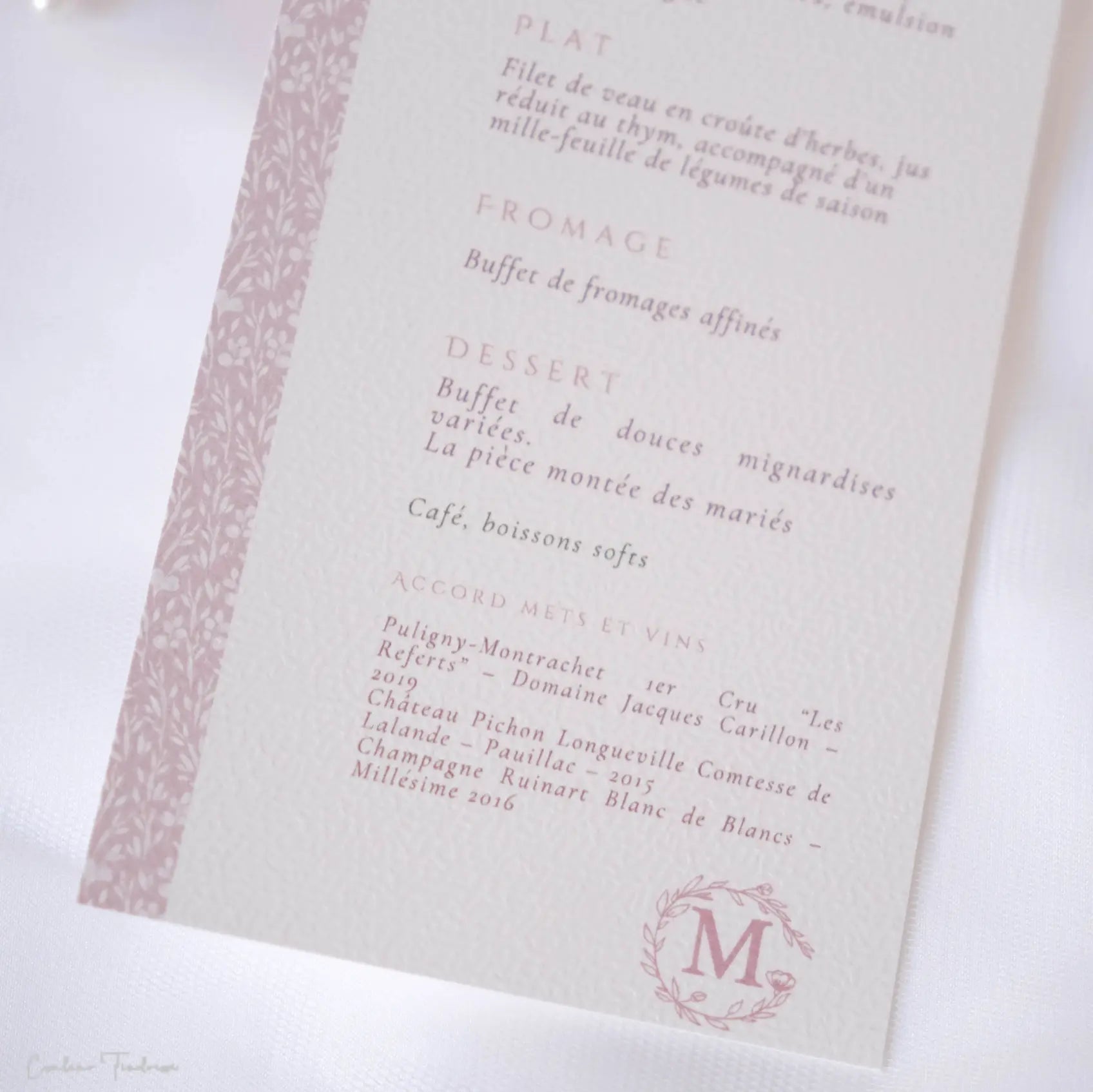 Menu de mariage raffiné – impression artisanale sur papier texturé 300 g FSC, design floral romantique