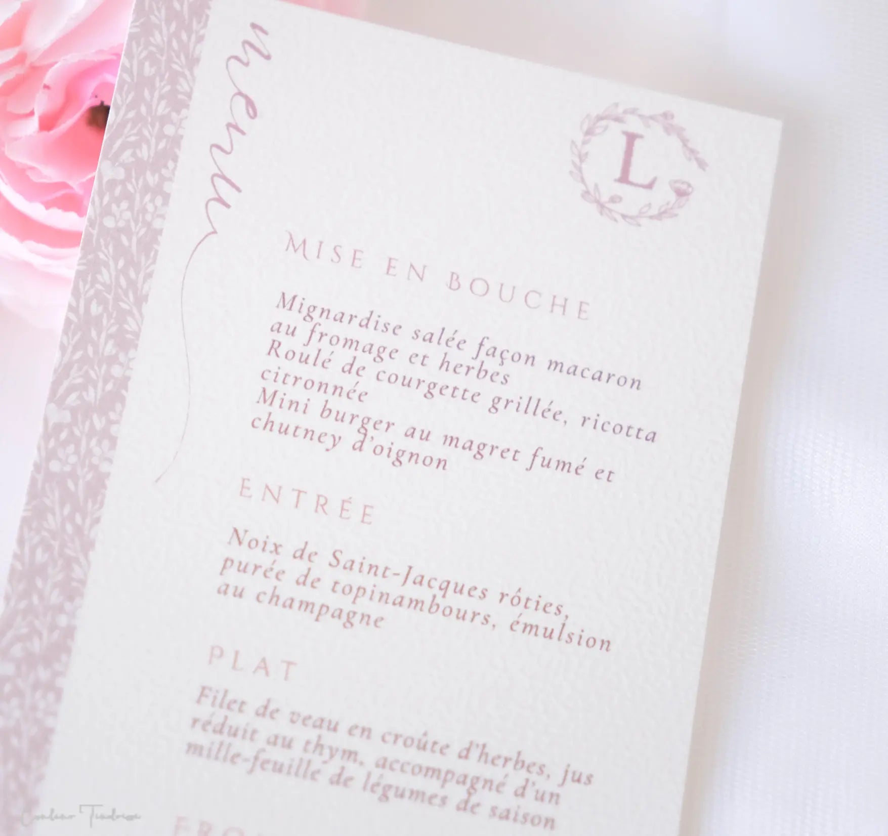Menu de mariage raffiné – impression artisanale sur papier texturé 300 g FSC, design floral romantique