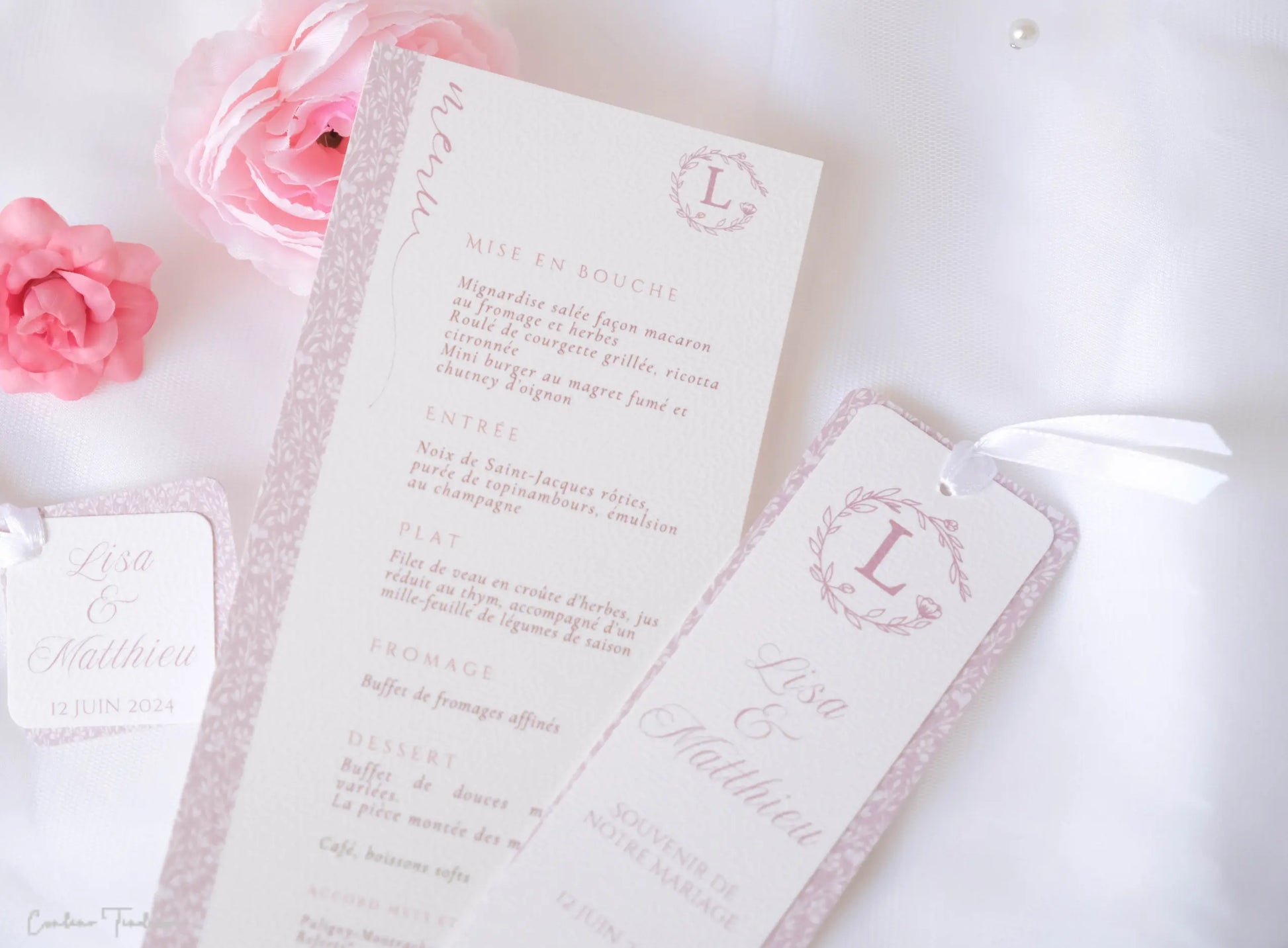 Menu de mariage raffiné – impression artisanale sur papier texturé 300 g FSC, design floral romantique