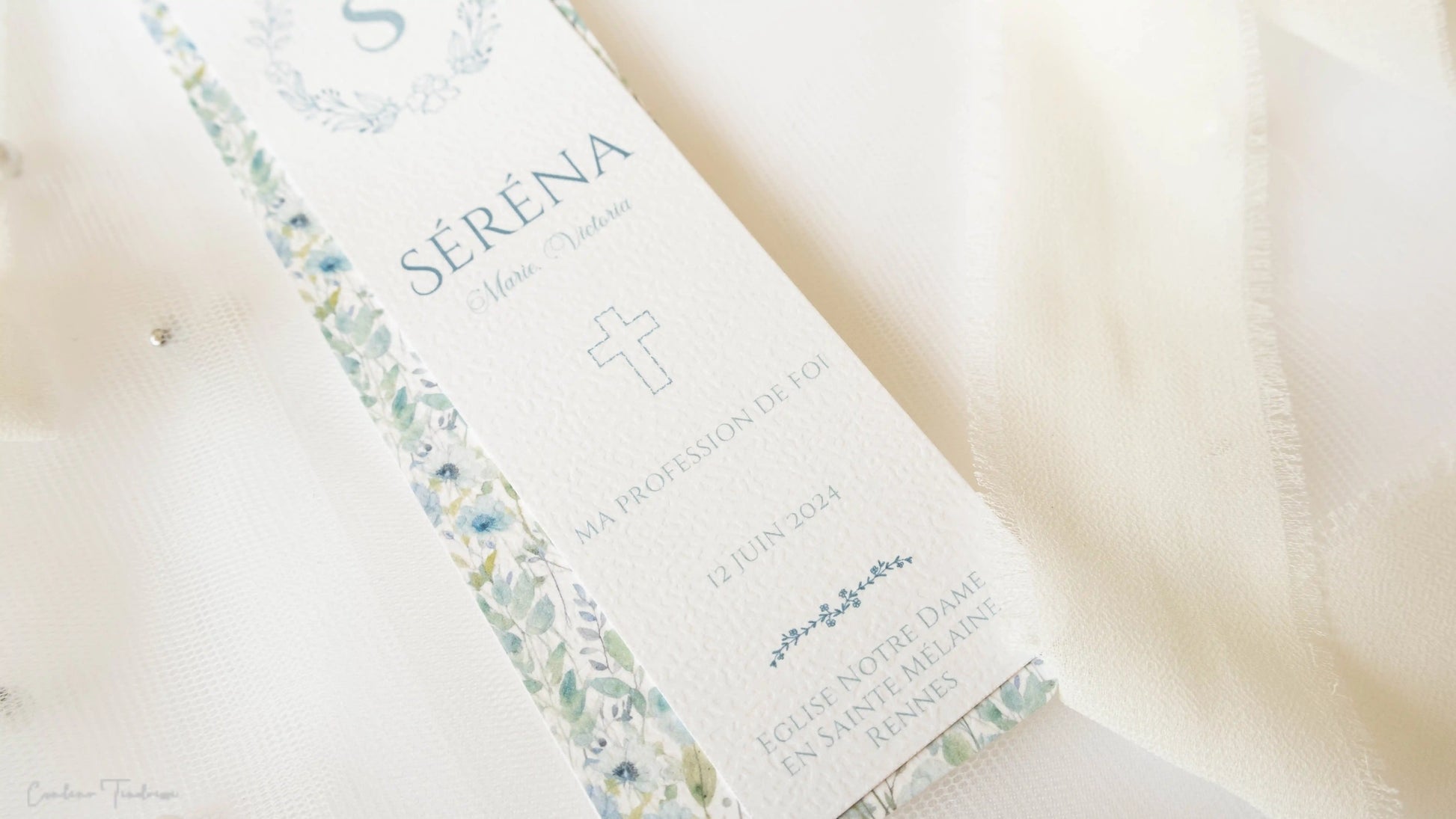 Signet Fleuri personnalisé pour baptême ou communion, imprimé dans des tons turquoise et vert d'eau