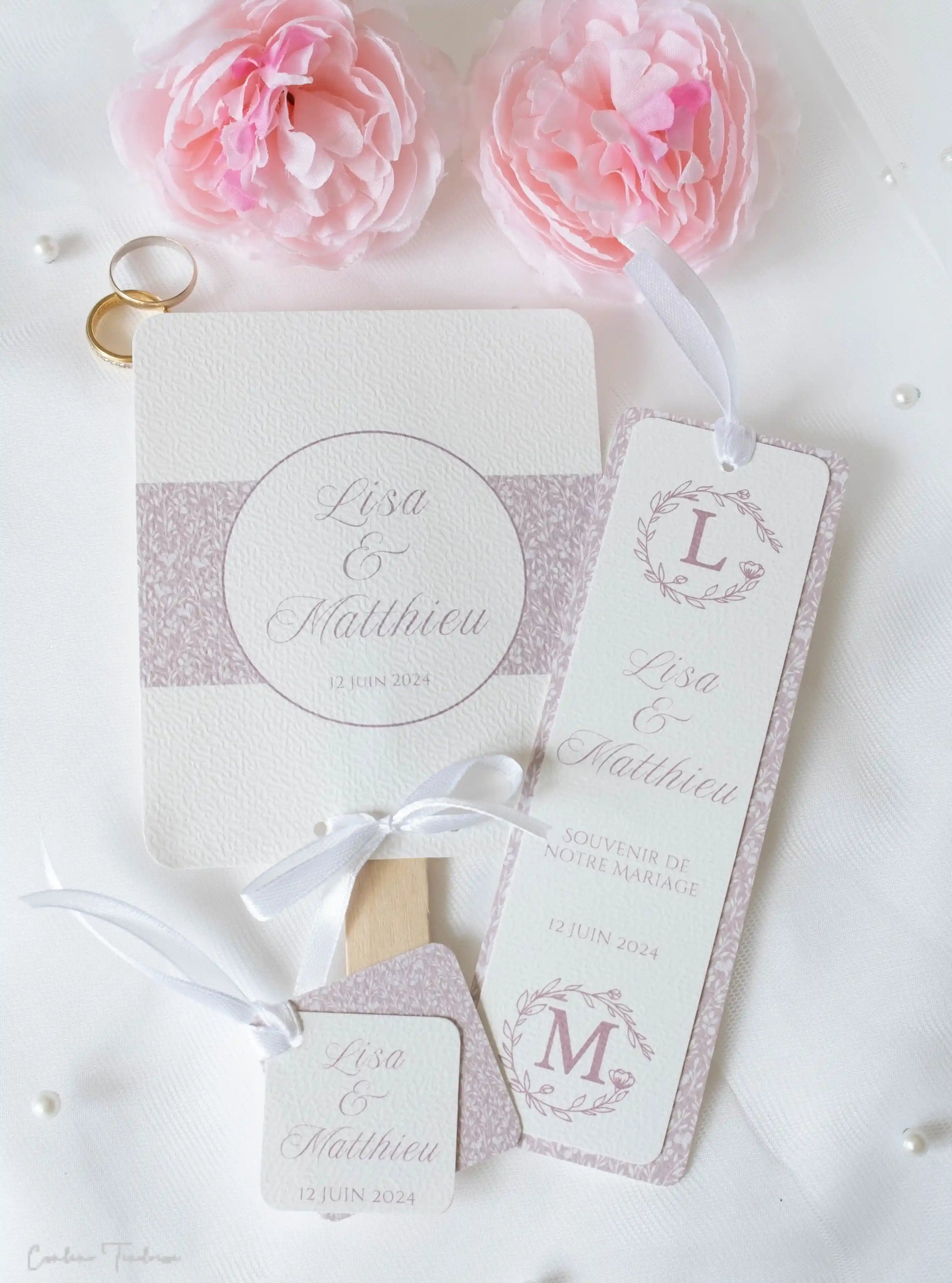Étiquettes personnalisées de mariage – motif fleuri blanc sur fond rose, pour dragées et petits cadeaux, Collection Elérose